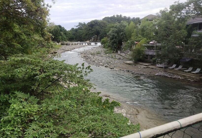 הוסטל Mountain View Cottages & Villa Tangkahan