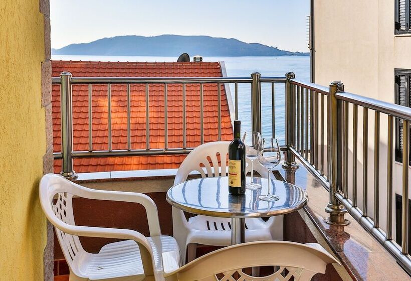 צימר Apartmani Luka   Vila Brzulovic