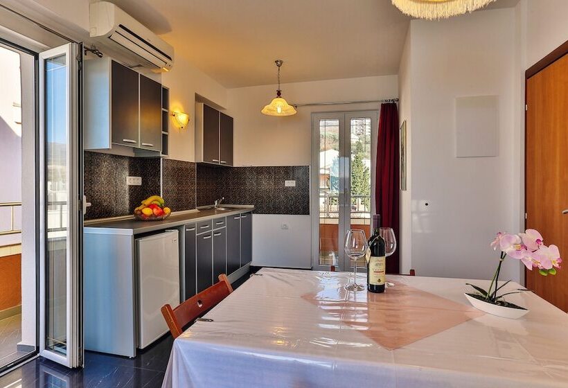 צימר Apartmani Luka   Vila Brzulovic
