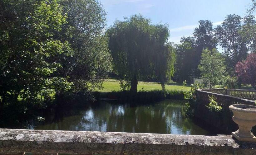 مبيت وإفطار Chateau De Rocheux