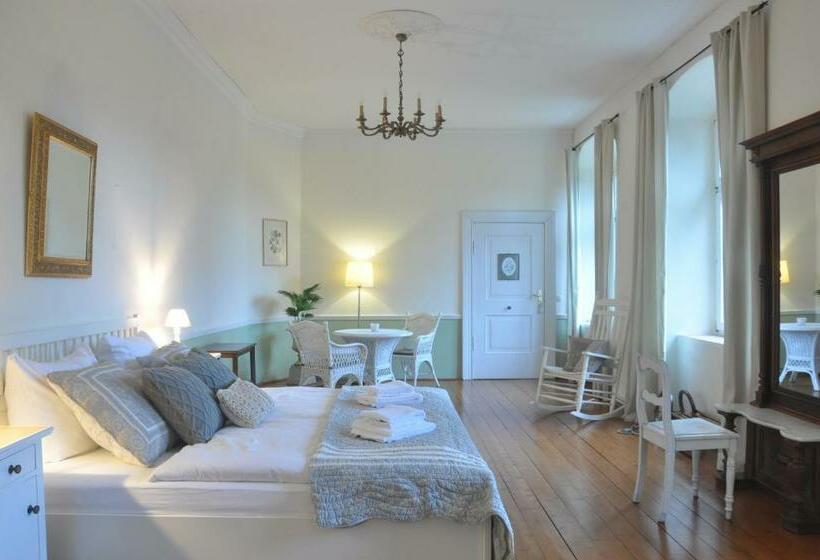ベッドアンドブレックファースト Gartenzimmer Im Schloss Neuhausen