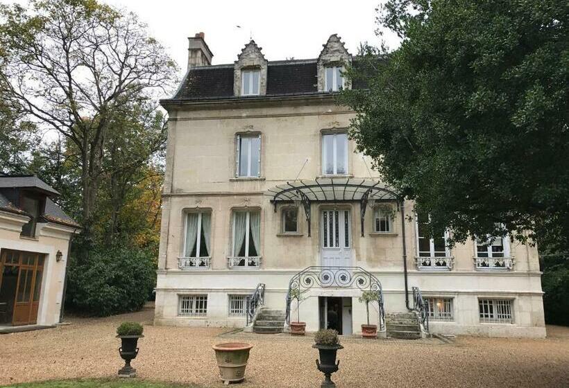 민박 Le Clos Du Cèdre