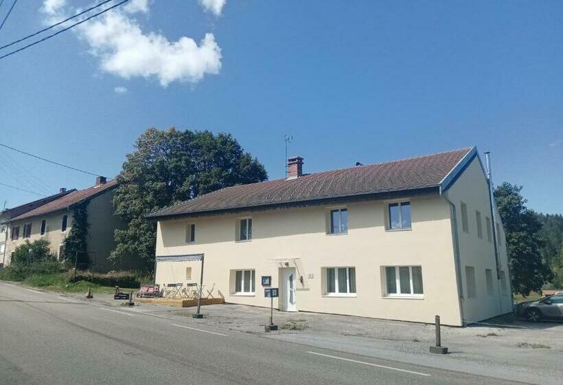 مبيت وإفطار Les P Tites Pistes