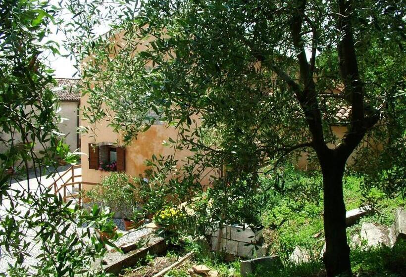 בית מלון כפרי Agriturismo La Scuderia