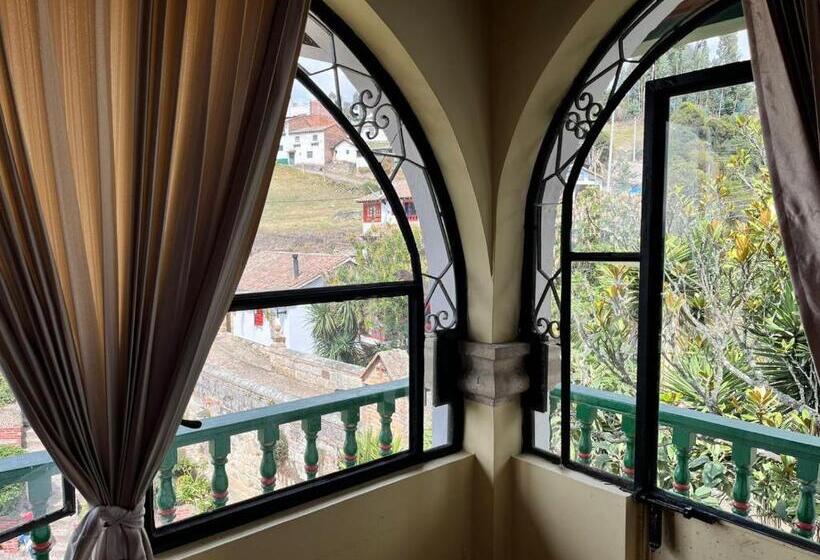 ホテル Calicanto Real Cafe Museo