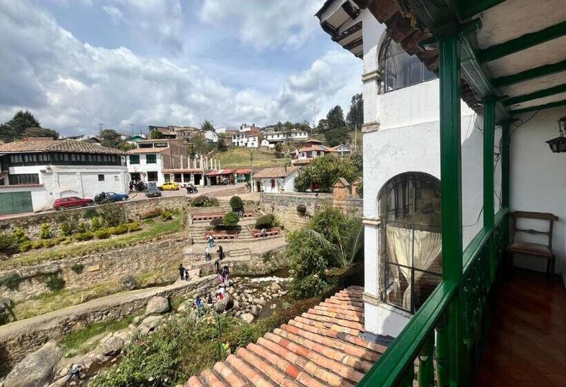 ホテル Calicanto Real Cafe Museo