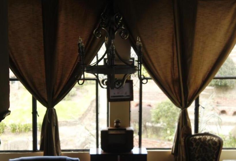 ホテル Calicanto Real Cafe Museo