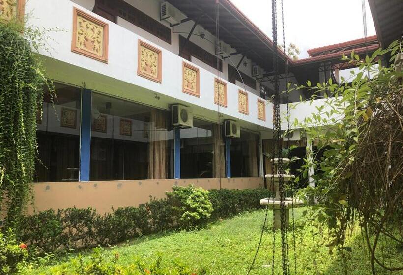 Отель Grand Camellia