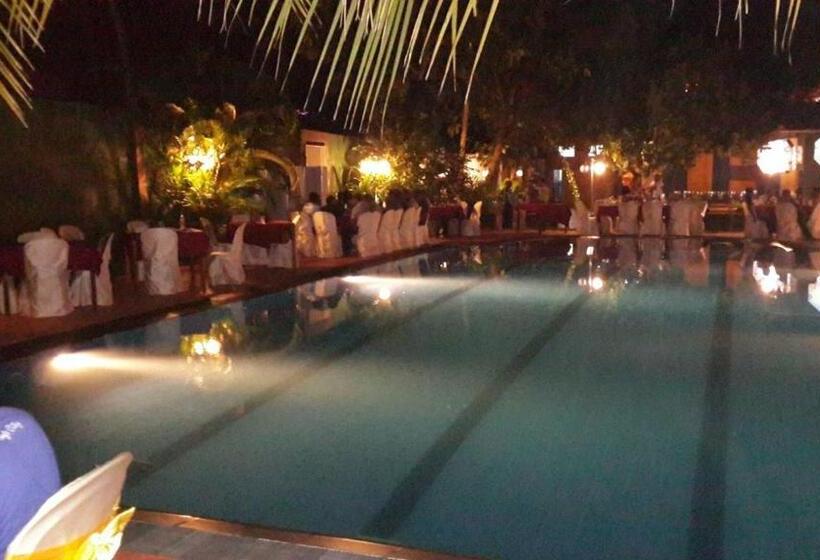 Отель Grand Camellia