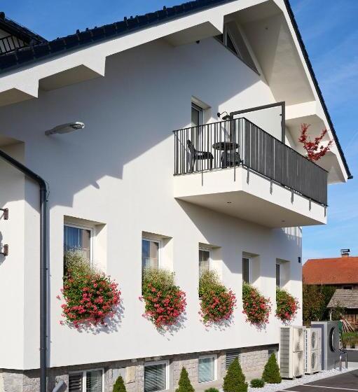 هتل Hiša Ančka, šenčur 3 Min To The Airport