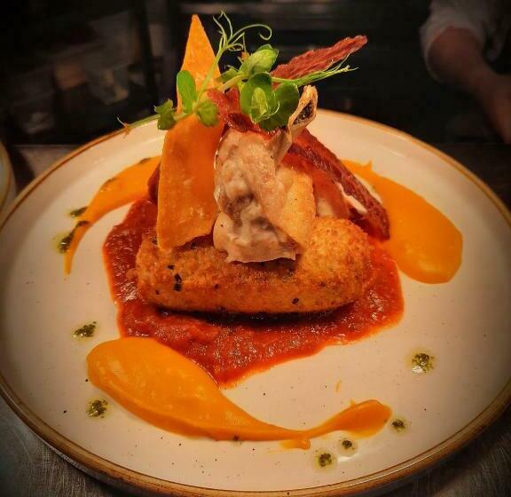 Отель The Dolphin