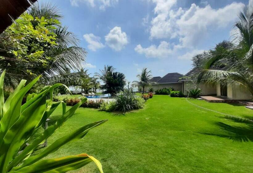 فندق The Kelong Trikora Resort