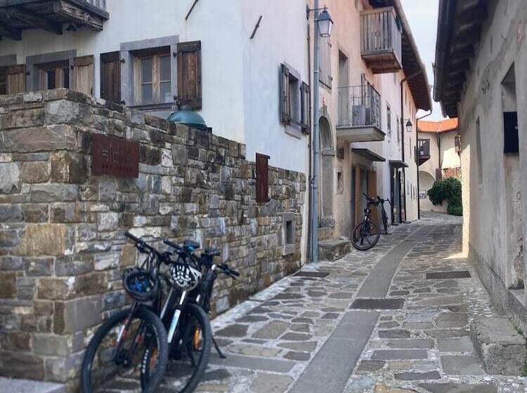 پانسیون Aldilà Art Rooms, Apartment And Vacation House