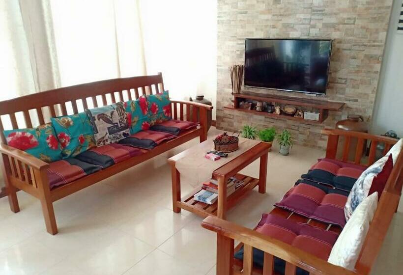 פנסיון Farmer S Guesthouse