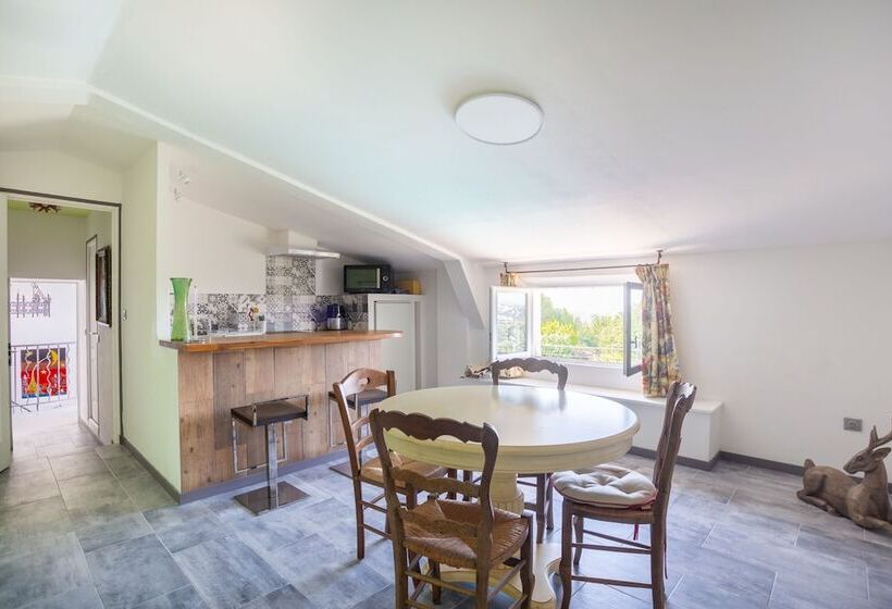 بنسيون Le Clos Des Senteurs De Chateauneuf De Grasse