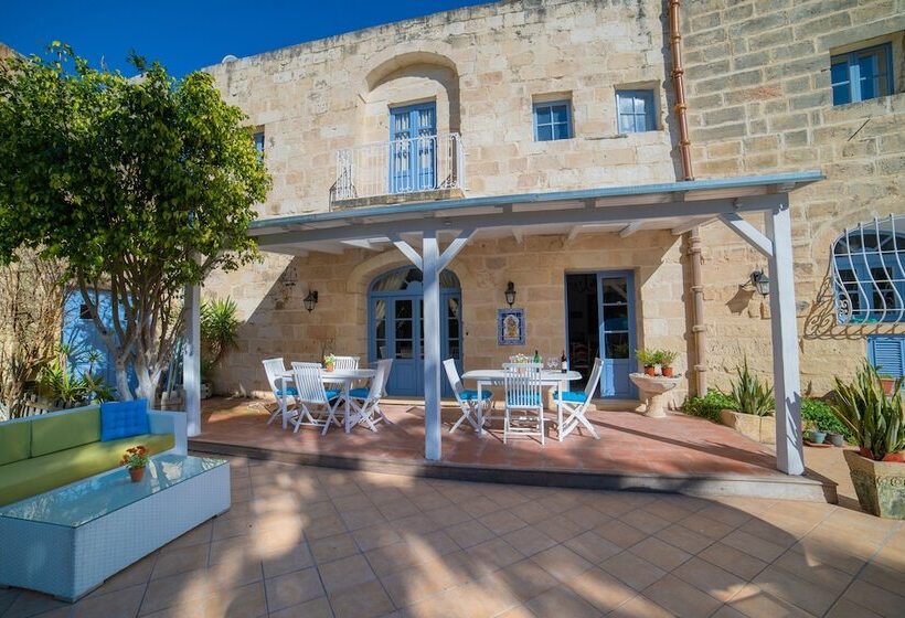 تختخواب و صبحانه Village Knights Accommodation