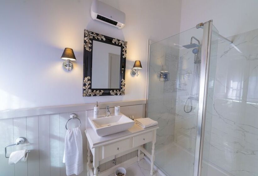 تختخواب و صبحانه Village Knights Accommodation