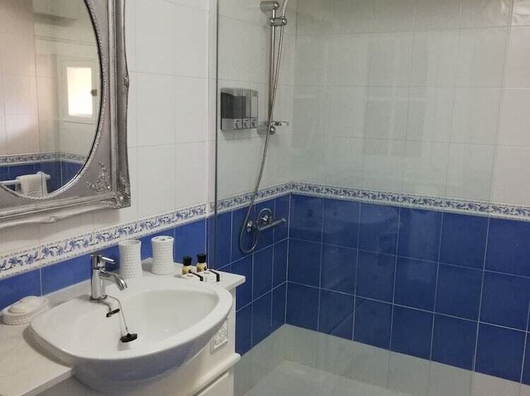 تختخواب و صبحانه Village Knights Accommodation