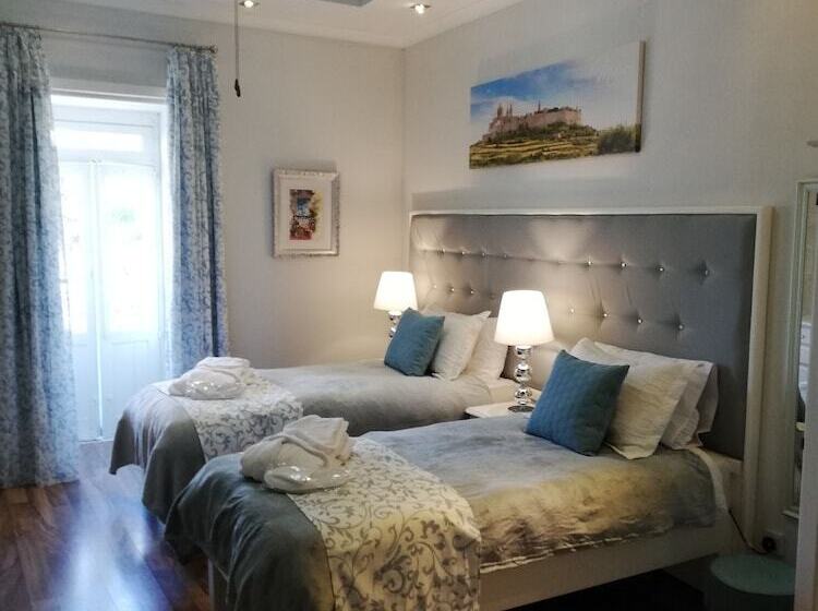 تختخواب و صبحانه Village Knights Accommodation