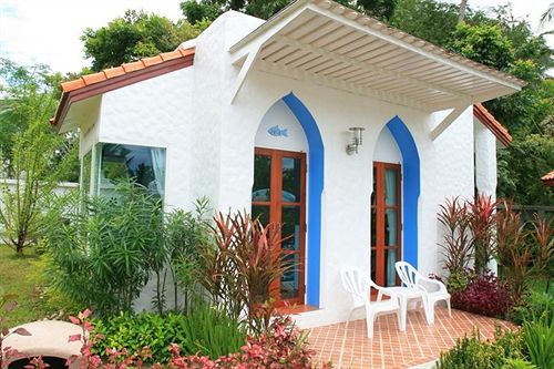 Baan Montra Beach Resort