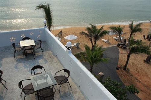 Baan Montra Beach Resort