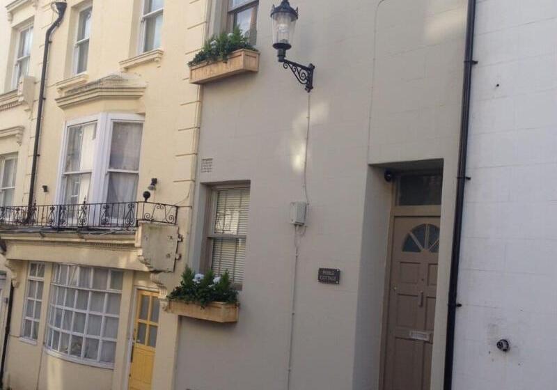Ei8ht Brighton Guest Accommodation
