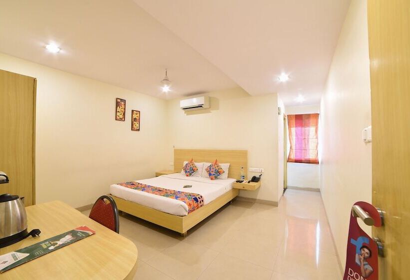 בית מלון כפרי Oriva Vinflora Residency   Jubilee Hills