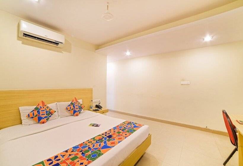 בית מלון כפרי Oriva Vinflora Residency   Jubilee Hills