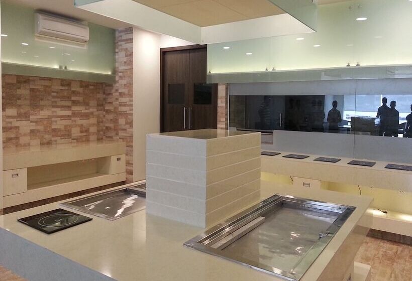 בית מלון כפרי Ambar Sarovar Portico