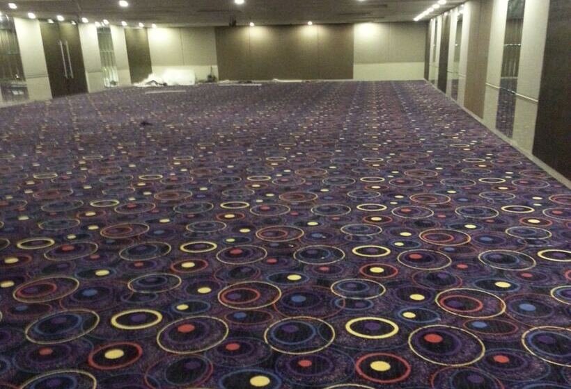 בית מלון כפרי Ambar Sarovar Portico