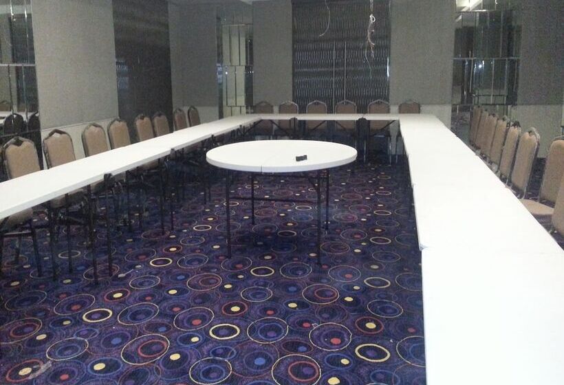 בית מלון כפרי Ambar Sarovar Portico