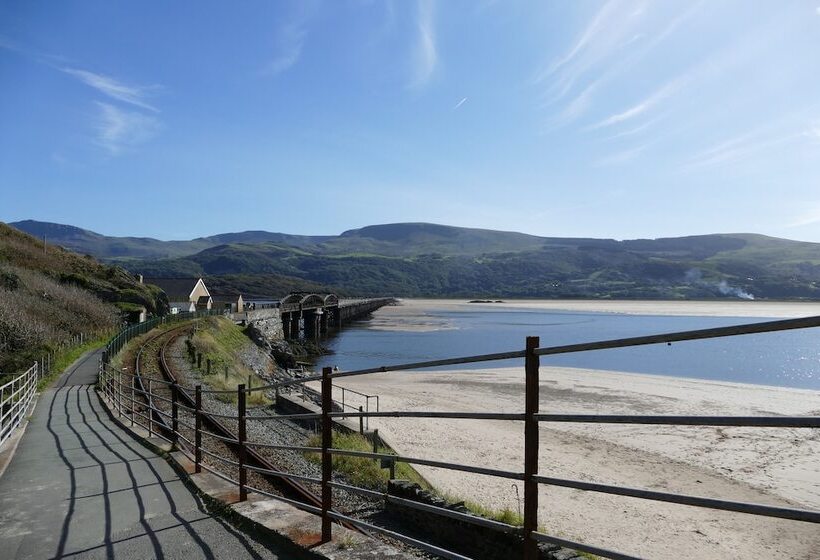 Отель Bae Abermaw Boutique B&b