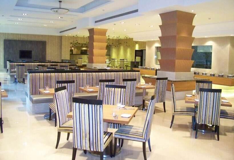 בית מלון כפרי Balaji Sarovar Premiere