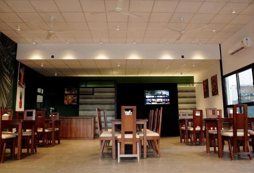 هتل Bamboo Lagoon Backwater Front Resort