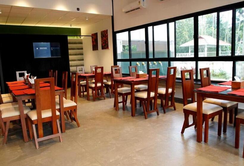 هتل Bamboo Lagoon Backwater Front Resort