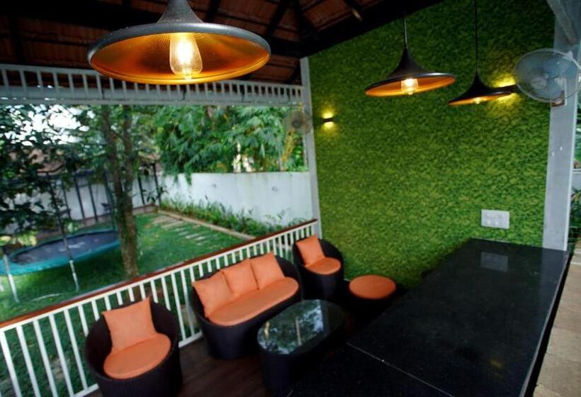 هتل Bamboo Lagoon Backwater Front Resort