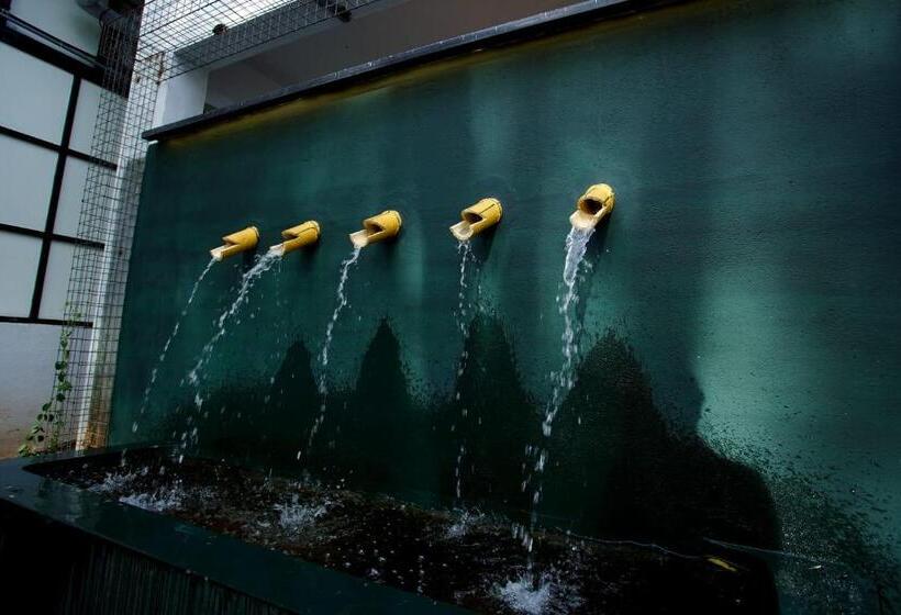 هتل Bamboo Lagoon Backwater Front Resort