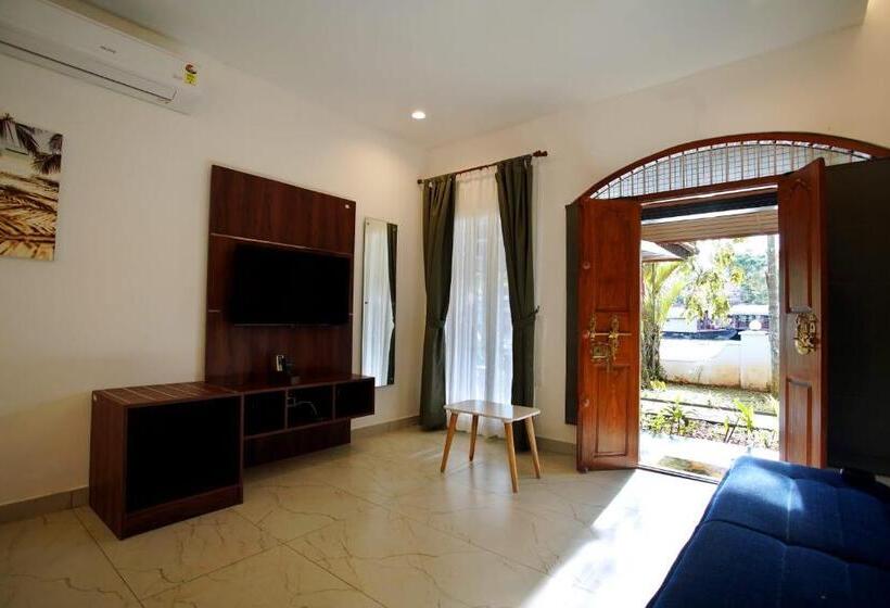 هتل Bamboo Lagoon Backwater Front Resort