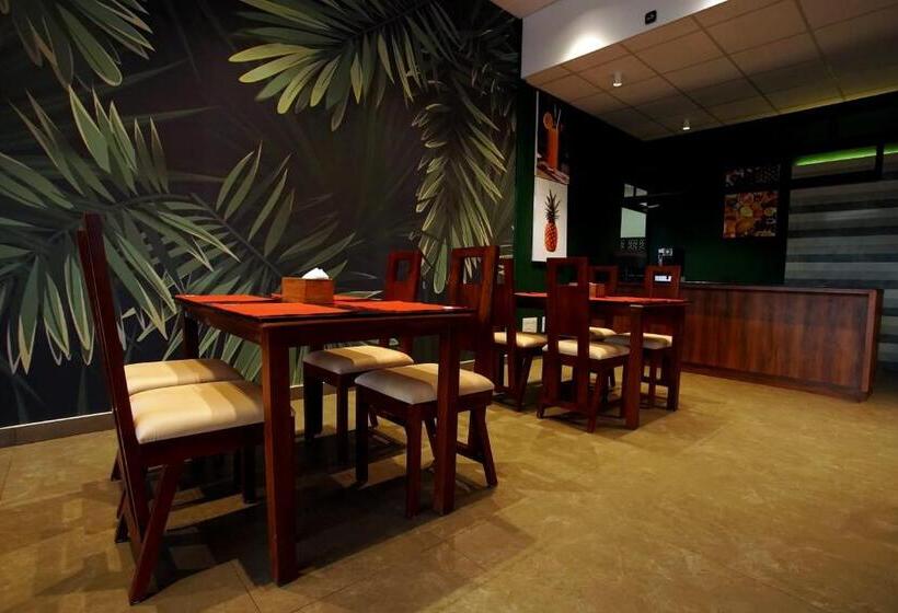 هتل Bamboo Lagoon Backwater Front Resort