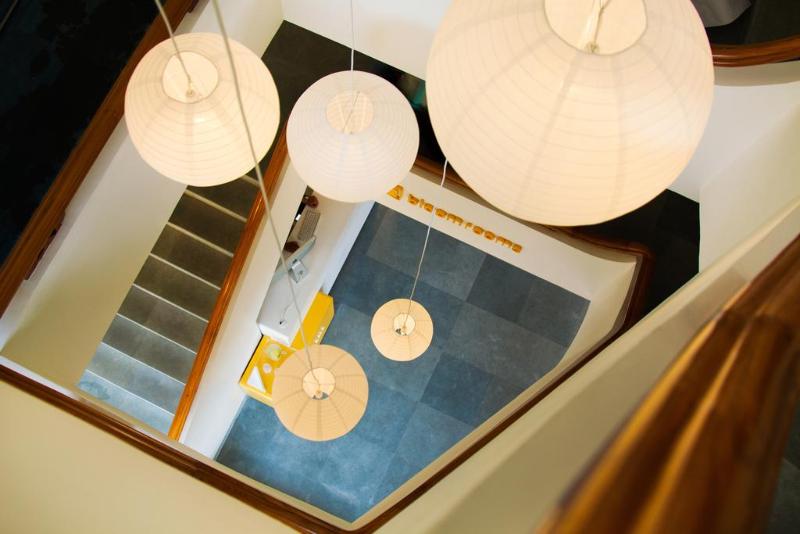 Отель Bloomrooms @ New Delhi Railway Station