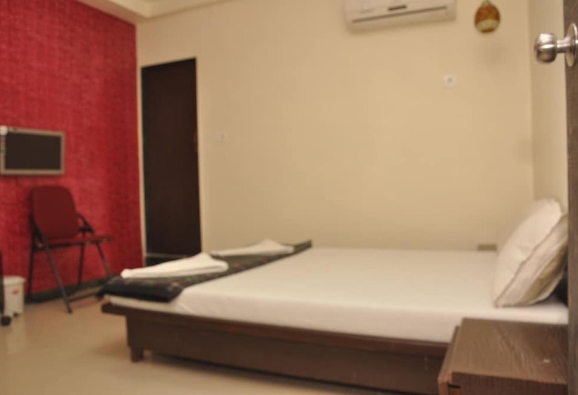 בית מלון כפרי Chakrika Lodging