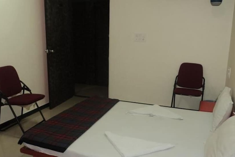 בית מלון כפרי Chakrika Lodging