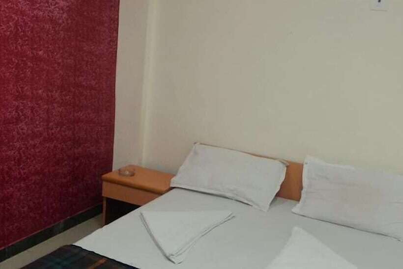 בית מלון כפרי Chakrika Lodging