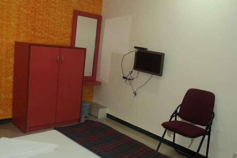 בית מלון כפרי Chakrika Lodging