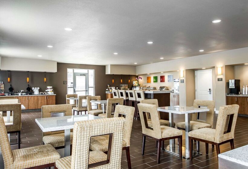 فندق Comfort Suites Woodland  Sacramento Airport