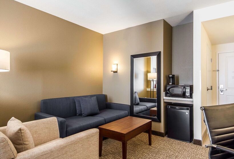 فندق Comfort Suites Woodland  Sacramento Airport