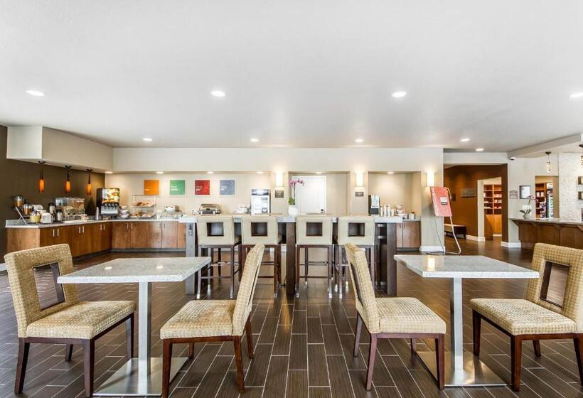 فندق Comfort Suites Woodland  Sacramento Airport