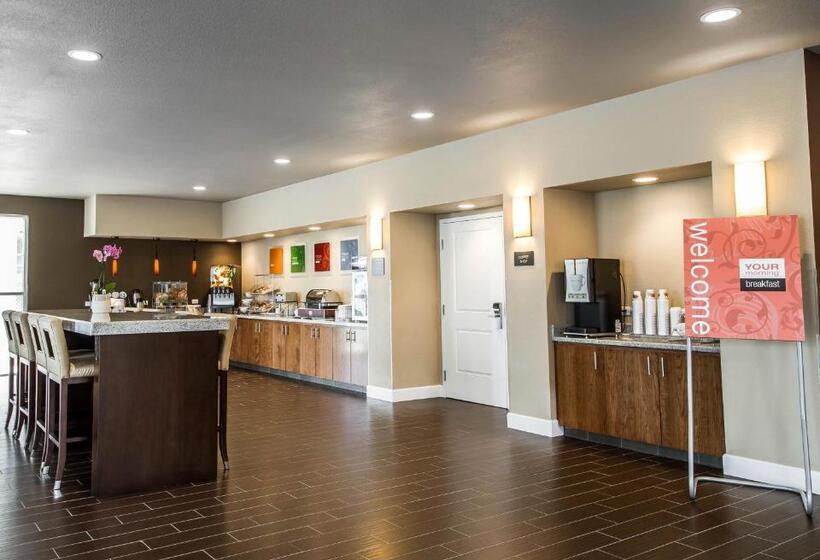 فندق Comfort Suites Woodland  Sacramento Airport