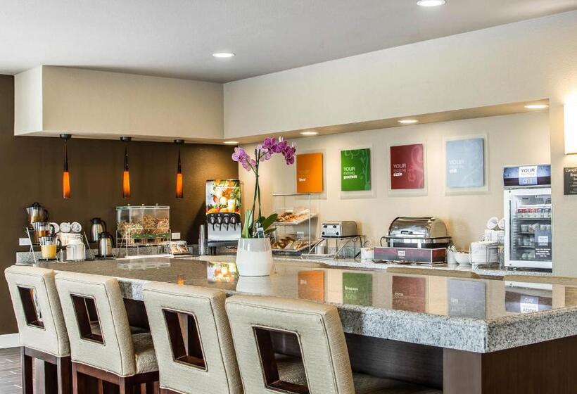 فندق Comfort Suites Woodland  Sacramento Airport