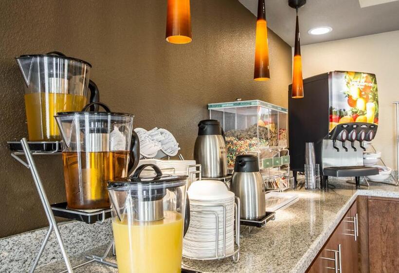 فندق Comfort Suites Woodland  Sacramento Airport